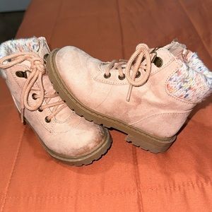 Todder boots Size 9
